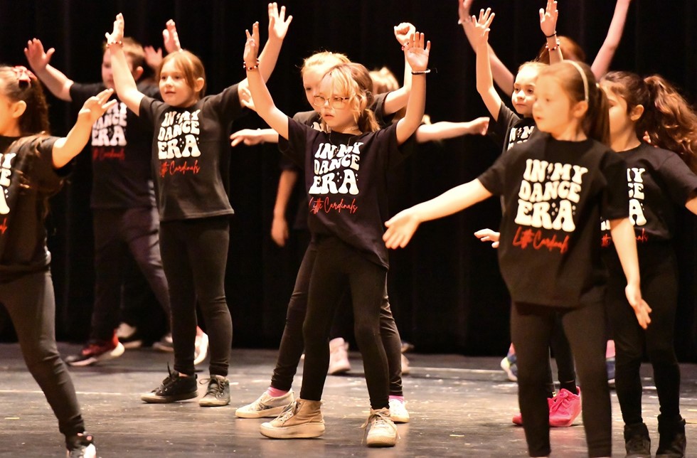 Little Cardinal Dancers